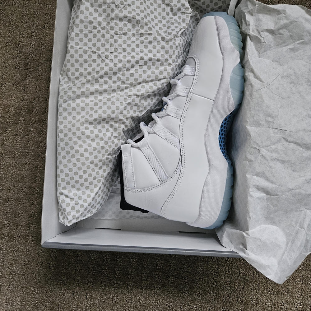 Jordan Athletic Shoes White and Blue